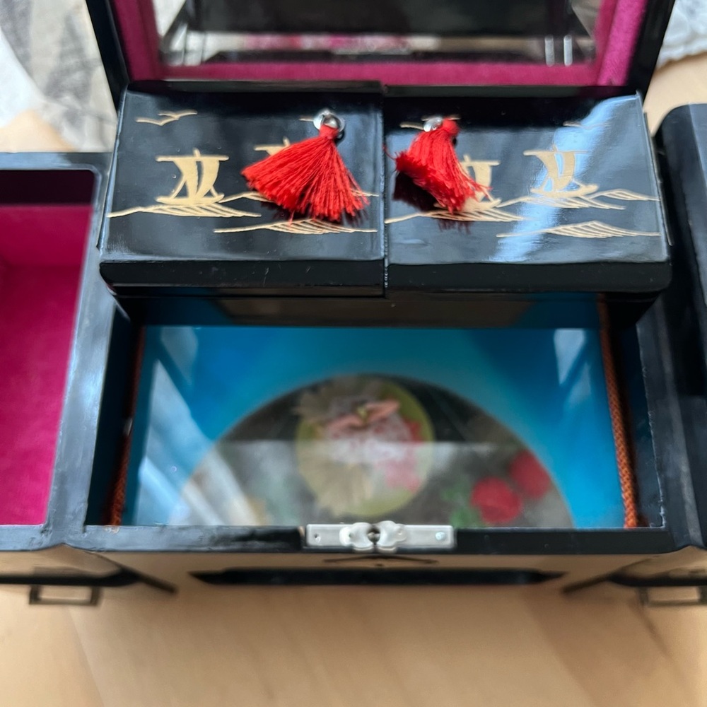 🎁 Vintage jewelry box black lacquered - Picture 3 of 4